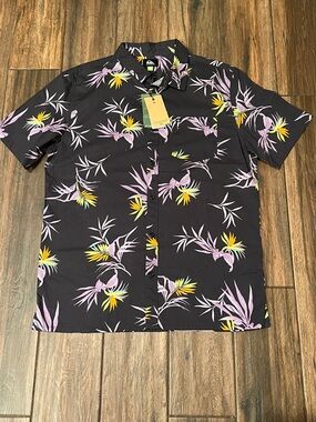 🏄‍♂️ NWT Quicksilver brand casual button down with a front left pocket